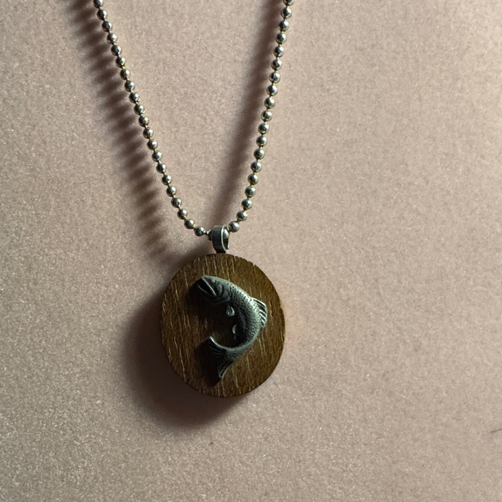 Silver Tone and Brown Fish Pendant Necklace 9 1/2” long